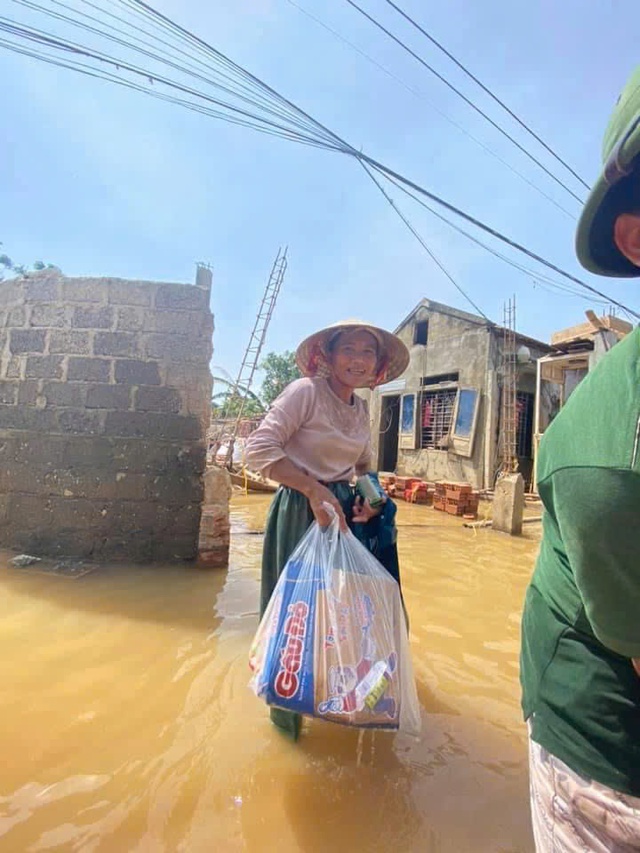 Công ty Trường Hưng đưa những thông điệp yêu thương đến vùng đồng bào bị dịch bệnh, bão lũ.- Ảnh 8.