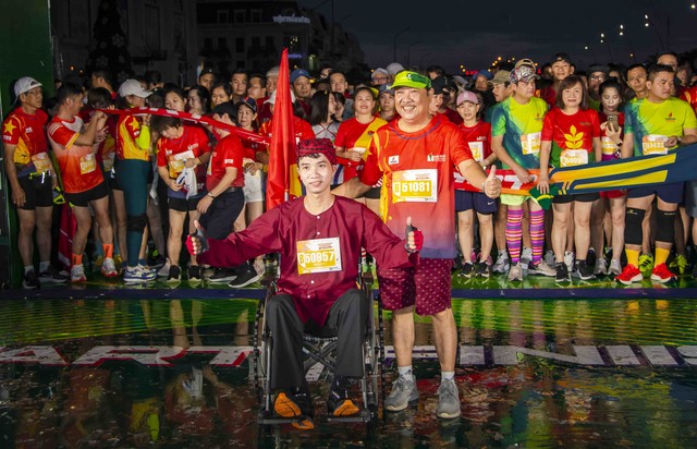 Những khoảnh khắc ấn tượng tại Giải Marathon - Cà Mau 2024- Ảnh 1.