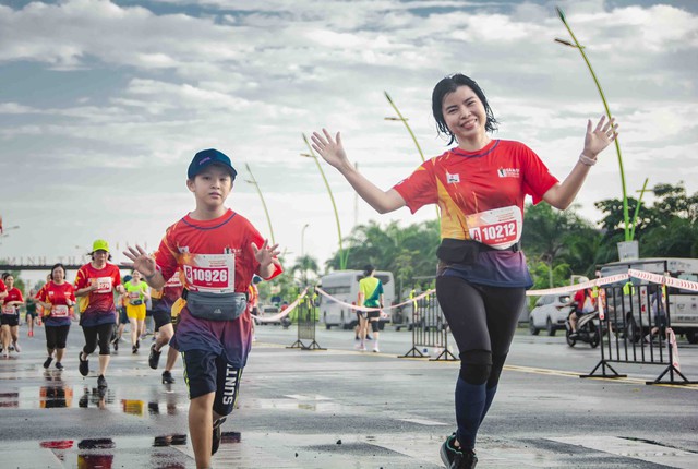 Những khoảnh khắc ấn tượng tại Giải Marathon - Cà Mau 2024- Ảnh 5.