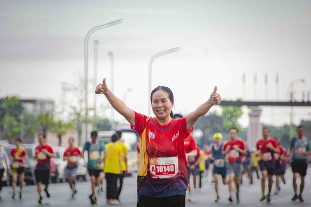 Những khoảnh khắc ấn tượng tại Giải Marathon - Cà Mau 2024- Ảnh 10.