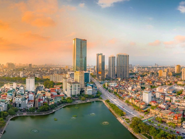 Savills: Giá văn phòng cho thuê đang ở mức hấp dẫn - Ảnh 1.