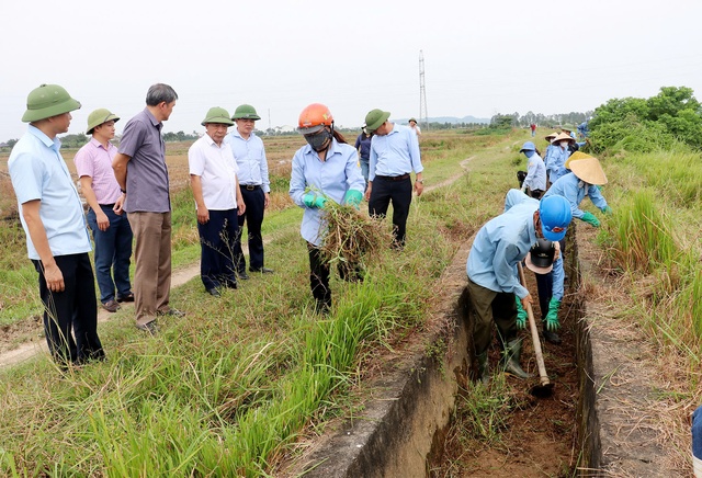 Nghệ An: Lãnh đạo UBND tỉnh kiểm tra công tác làm giao thông thủy lợi- Ảnh 1.