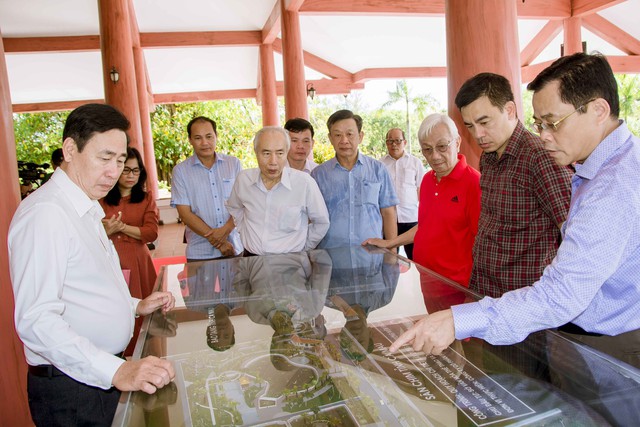 Lãnh đạo Ban Tuyên giáo Trung ương thăm Khu di tích Bia tưởng niệm Bác Hồ với cây vú sữa miền Nam- Ảnh 4.