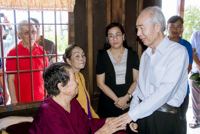 Lãnh đạo Ban Tuyên giáo Trung ương thăm Khu di tích Bia tưởng niệm Bác Hồ với cây vú sữa miền Nam- Ảnh 6.