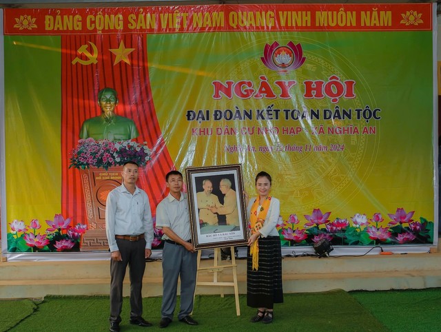 Nghệ An: Chủ tịch Ủy ban MTTQ tỉnh dự Ngày hội Đại đoàn kết tại huyện Nghĩa Đàn.- Ảnh 3.