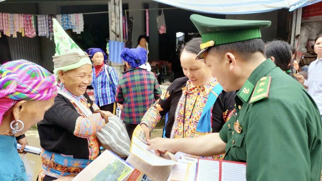 BĐBP Lai Châu: Xây thế trận lòng dân từ “3 bám, 4 cùng”- Ảnh 2.