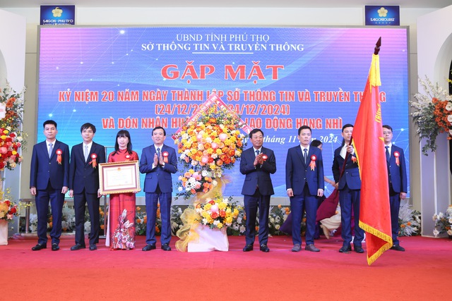 Sở TT&TT tỉnh Phú Thọ: Kỷ niệm 20 năm ngày thành lập và đón nhận Huân chương Lao động hạng Nhì- Ảnh 2.