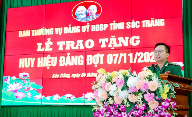 Sóc Trăng: Đảng ủy BĐBP trao tặng huy hiệu Đảng cho Đảng viên- Ảnh 4.