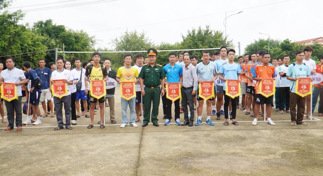 Kiên Giang: Vĩnh Thuận khai mạc giải bóng chuyền da nam kỷ niệm 80 năm Ngày thành lập QĐND Việt Nam- Ảnh 1.