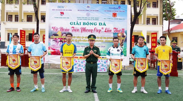 BĐBP tỉnh An Giang: Sôi nổi giải bóng đá “Cờ Đoàn Tiên phong cup” lần thứ II- Ảnh 1.