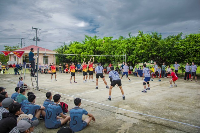 Kiên Giang: Vĩnh Thuận khai mạc giải bóng chuyền da nam kỷ niệm 80 năm Ngày thành lập QĐND Việt Nam- Ảnh 2.