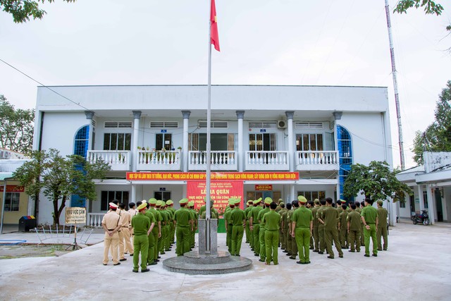 Kiên Giang: Công an huyện Vĩnh Thuận thực hiện cao điểm bảo đảm ANTT Tết Nguyên đán 2025- Ảnh 1.