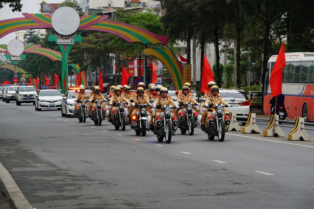 Công an Thái Bình ra quân đợt cao điểm ATGT – Tấn công trấn áp tội phạm năm 2024- Ảnh 3.