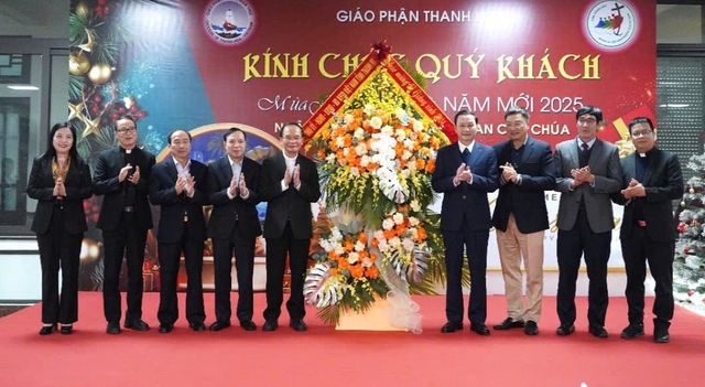 Thanh Hóa: Lãnh đạo tỉnh chúc mừng Tòa Giám mục Thanh Hóa nhân Lễ Thiên chúa Giáng sinh- Ảnh 3.