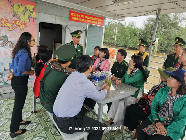 Cụm thi đua III Hội LHPN TP.HCM: Giao lưu, tặng quà Trạm Biên phòng cửa khẩu cảng Phú Mỹ- Ảnh 2.