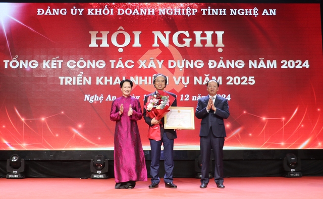 Đảng bộ Khối Doanh nghiệp tỉnh Nghệ An tổng kết công tác xây dựng Đảng năm 2024- Ảnh 4.