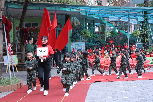 Trường Mầm non Dịch Vọng: Tổ chức nhiều sự kiện chào mừng ngày truyền thống QĐND Việt Nam- Ảnh 4.