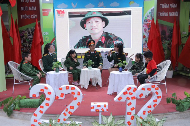 Trường Mầm non Dịch Vọng: Tổ chức nhiều sự kiện chào mừng ngày truyền thống QĐND Việt Nam- Ảnh 3.