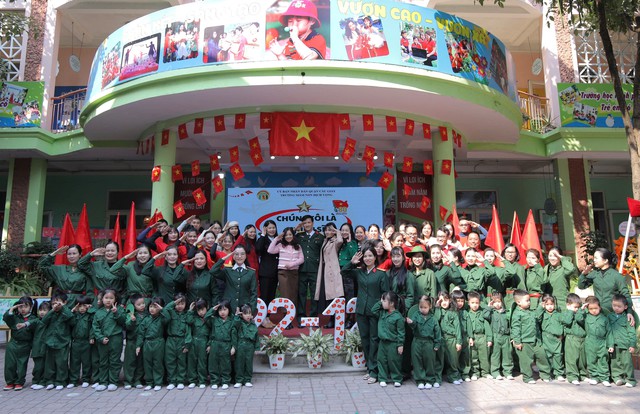 Trường Mầm non Dịch Vọng: Tổ chức nhiều sự kiện chào mừng ngày truyền thống QĐND Việt Nam- Ảnh 2.