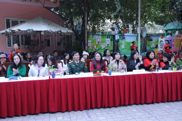 Trường Mầm non Dịch Vọng: Tổ chức nhiều sự kiện chào mừng ngày truyền thống QĐND Việt Nam- Ảnh 6.