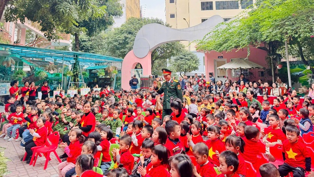 Trường Mầm non Dịch Vọng: Tổ chức nhiều sự kiện chào mừng ngày truyền thống QĐND Việt Nam- Ảnh 11.