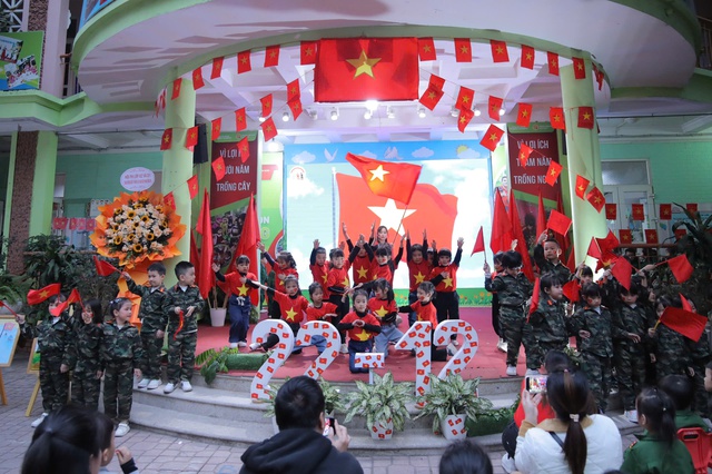Trường Mầm non Dịch Vọng: Tổ chức nhiều sự kiện chào mừng ngày truyền thống QĐND Việt Nam- Ảnh 8.