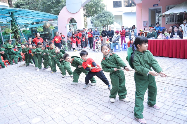 Trường Mầm non Dịch Vọng: Tổ chức nhiều sự kiện chào mừng ngày truyền thống QĐND Việt Nam- Ảnh 13.