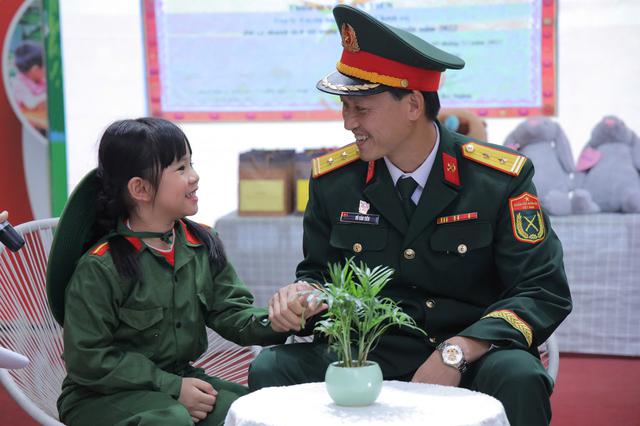 Trường Mầm non Dịch Vọng: Tổ chức nhiều sự kiện chào mừng ngày truyền thống QĐND Việt Nam- Ảnh 12.