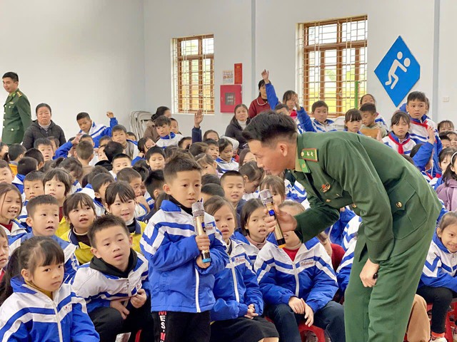 "Tiết học biên cương": Bồi đắp tình yêu tổ quốc cho thế hệ trẻ- Ảnh 12.