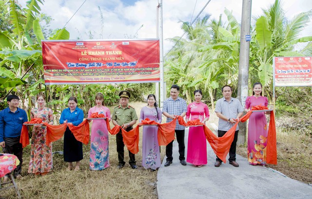 Hậu Giang: Bàn giao công trình thanh niên “Con đường tuổi trẻ - Nối dài ước mơ”- Ảnh 2.