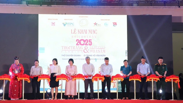 TP. Thủ Đức: Chương trình Thời trang và Mua sắm “Fashion and shopping 2025”- Ảnh 1.