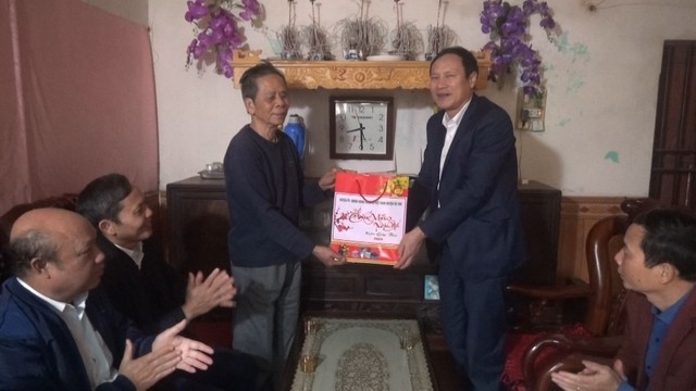 Thái Bình: Huyện Vũ Thư tổ chức thăm, tặng quà các gia đình chính sách- Ảnh 2.