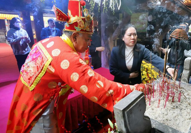 Thái Bình: Chùa Keo thu hút hàng chục nghìn du khách trong ngày khai hội- Ảnh 1.