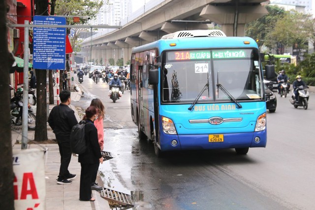Hà Nội: Xem xét miễn phí vận tải khách công cộng trong 4 kỳ lễ, Tết hàng năm- Ảnh 1.