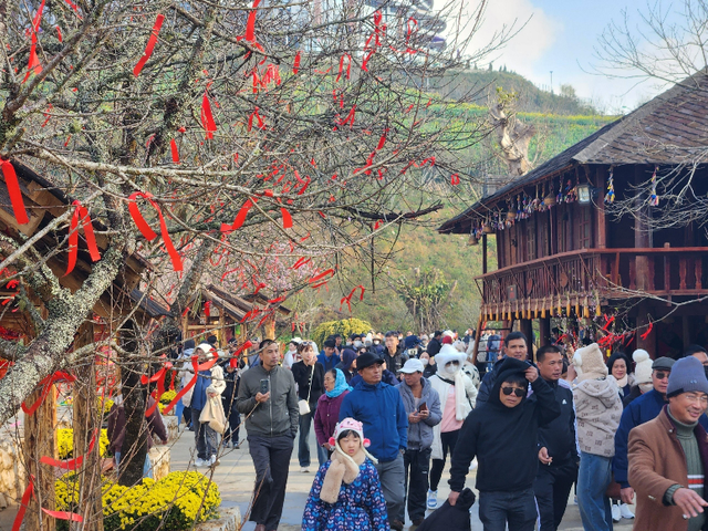 Sa Pa đón hơn 112.000 lượt khách trong kỳ nghỉ Tết Nguyên đán Giáp Thìn- Ảnh 1.