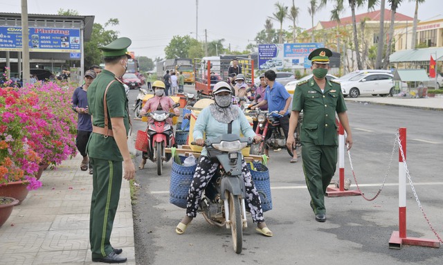 Lực lượng Biên phòng tỉnh Kiên Giang, trực làm nhiệm vụ dịp tết tại cửa khẩu Quốc tế Hà Tiên.