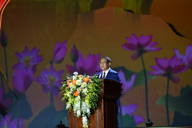 Chủ tịch UBND huyện Mê Linh Hoàng Anh Tuấn trình phát biểu tại buổi lễ