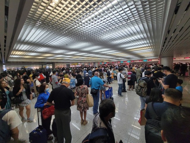 Sân bay Tân Sơn Nhất tiếp tục lập cột mốc mới với 151.000 lượt khách- Ảnh 1.