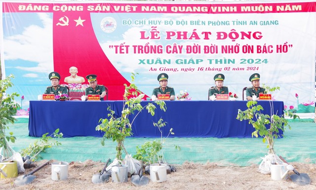 Các đại biểu tham dự lễ phát động &quot;Tết trồng cây, đời đời nhớ ơn Bác Hồ&quot; năm 2024.