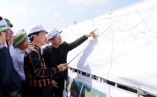 Phó Thủ tướng Chính phủ Trần Hồng Hà kiểm tra tình hình thực hiện các dự án trọng điểm của quốc gia đi qua địa bàn tỉnh Nghệ An- Ảnh 2.