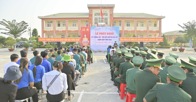 Toàn cảnh lễ phát động tết trồng cây đời đời nhớ ơn Bác Hồ, được tổ chức tại đồn Biên phòng Lình Huỳnh.