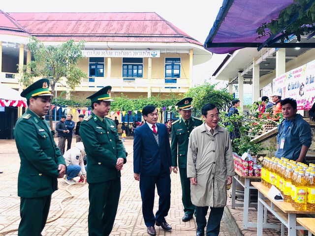 Thắm tình quân dân với chương trình "Xuân biên phòng - Ấm lòng dân bản - Tết nhân ái" ở vùng biên Quảng Trị- Ảnh 2.