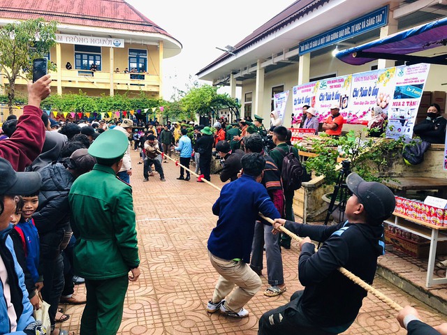 Thắm tình quân dân với chương trình "Xuân biên phòng - Ấm lòng dân bản - Tết nhân ái" ở vùng biên Quảng Trị- Ảnh 5.