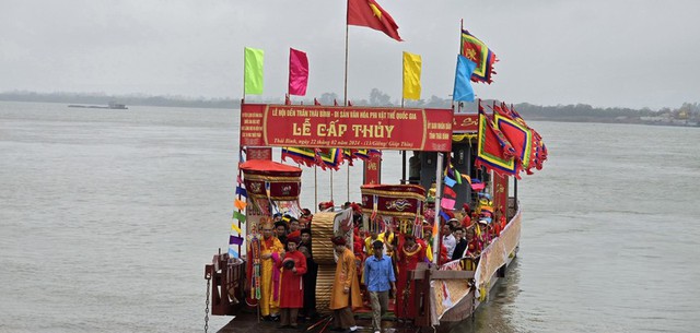 Nét đẹp “Uống nước nhớ nguồn” từ Lễ cấp thủy trong ngày khai hội Đền Trần Thái Bình- Ảnh 5.