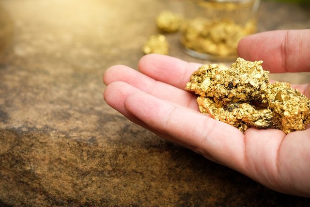 Giá vàng hôm nay 23/2: Vàng trong nước bật tăng 700.000 đồng/lượng- Ảnh 1.