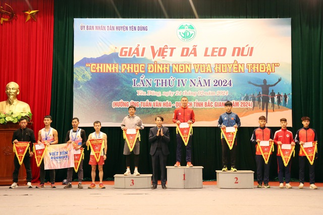 Bắc Giang: Gần 500 vận động viên tham gia Giải Việt dã leo núi "Chinh phục đỉnh Non Vua huyên thoại"- Ảnh 6.