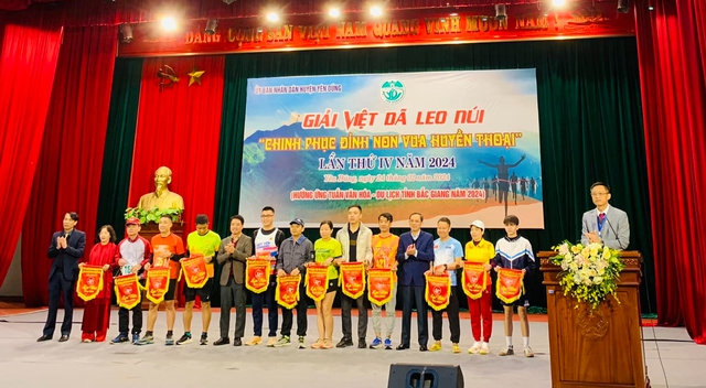 Bắc Giang: Gần 500 vận động viên tham gia Giải Việt dã leo núi "Chinh phục đỉnh Non Vua huyên thoại"- Ảnh 7.
