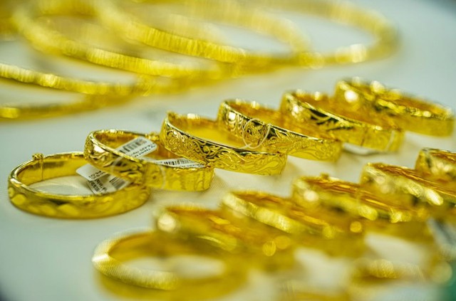 Giá vàng hôm nay 27/2: Vàng tăng sốc lên đỉnh 79 triệu đồng/lượng- Ảnh 1.