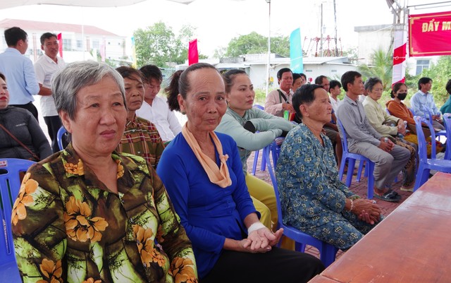 Đông đảo người dân tham gia Ngày hội biên phòng toàn dân tổ chức tại các xã biên giới biển của tỉnh.