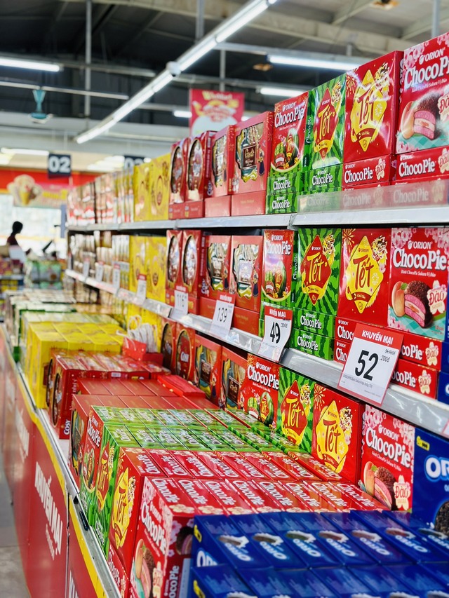 Sức mua tăng, siêu thị mở cửa xuyên Tết phục vụ người dân mua sắm- Ảnh 2.
